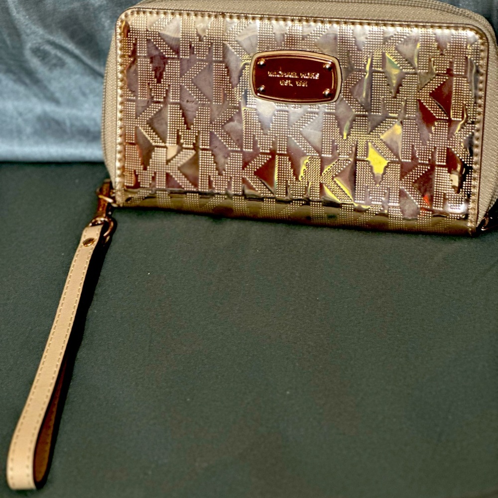 Michael Kors Metallic Pink Wristlet Wallet